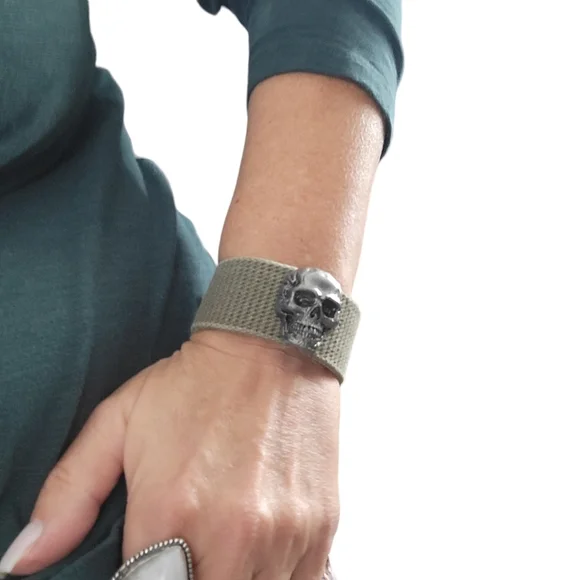 Military Style Skull Cuff Bracelet, unisex - Picture 3 of 6